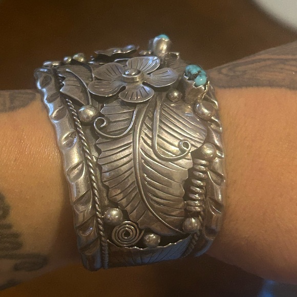 STERLING SILVER NATIVE AMERICAN VTG WIDE TURQUOISE FLORAL CUFF BRACELET 100g 925 - Picture 14 of 15
